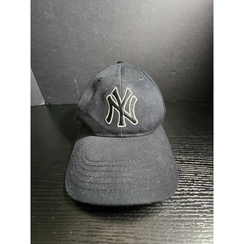 New York Yankees MLB Genuine Merchandise strapback Dad Hat Cap Black on Black‎